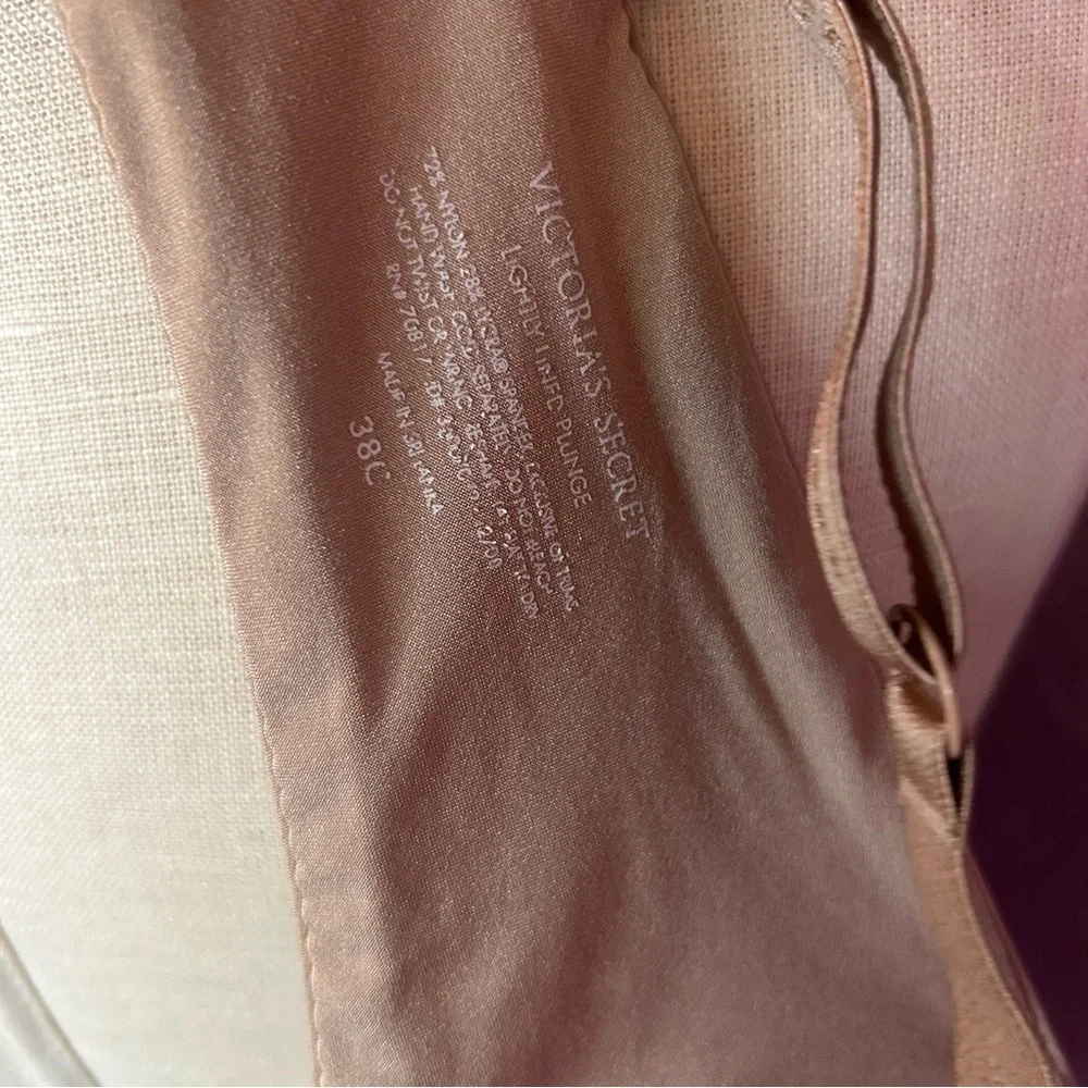 Women's Nude Bra victoria’s Secret lightly lined plunge 38C under wire